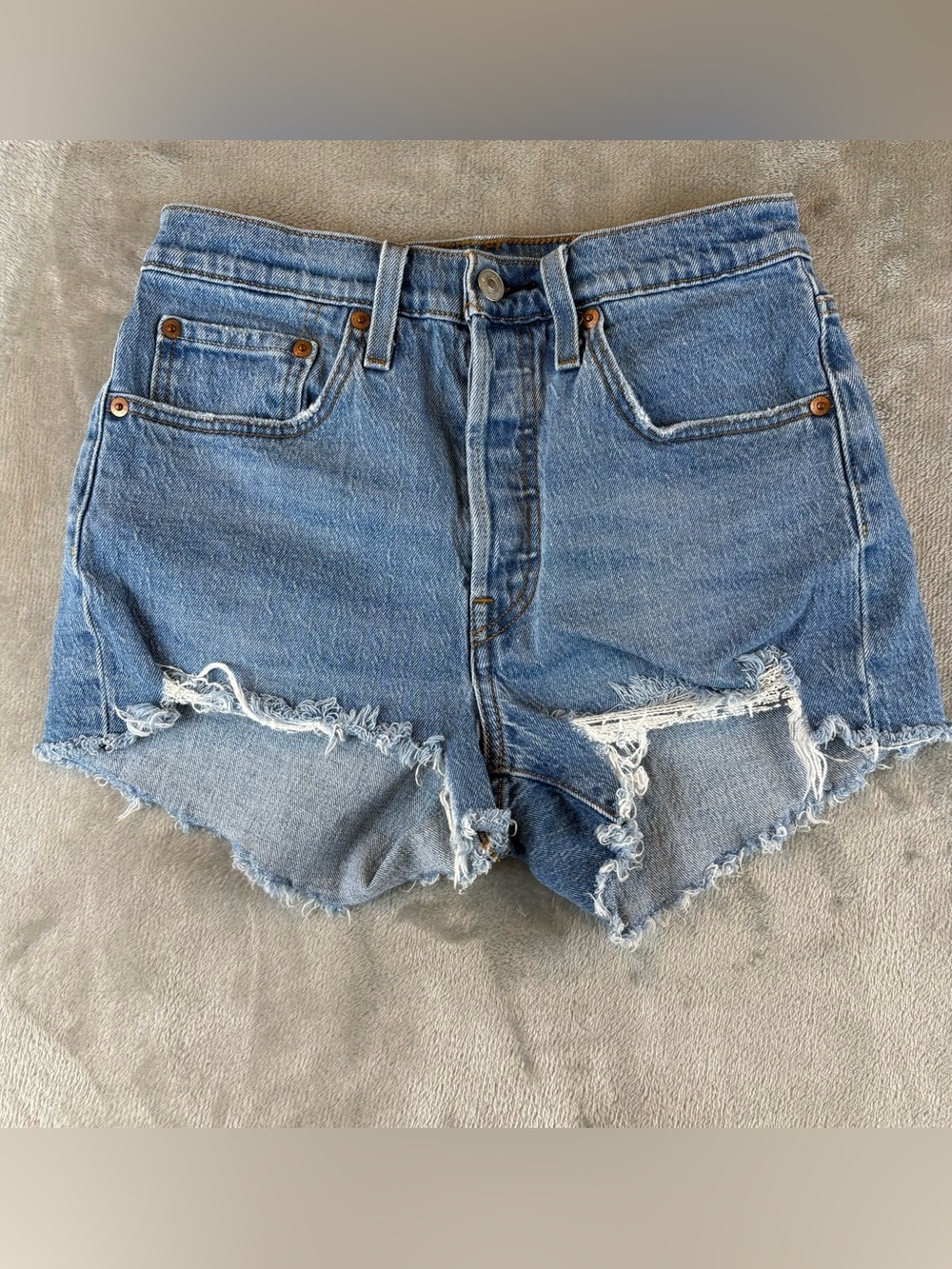 Women’s Levi's 501 Light Blue High Waist Distressed Denim Shorts Sz 26